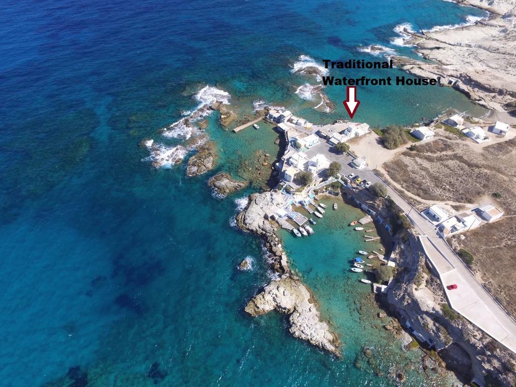 Traditional Waterfront House Mandrakia Chambre photo