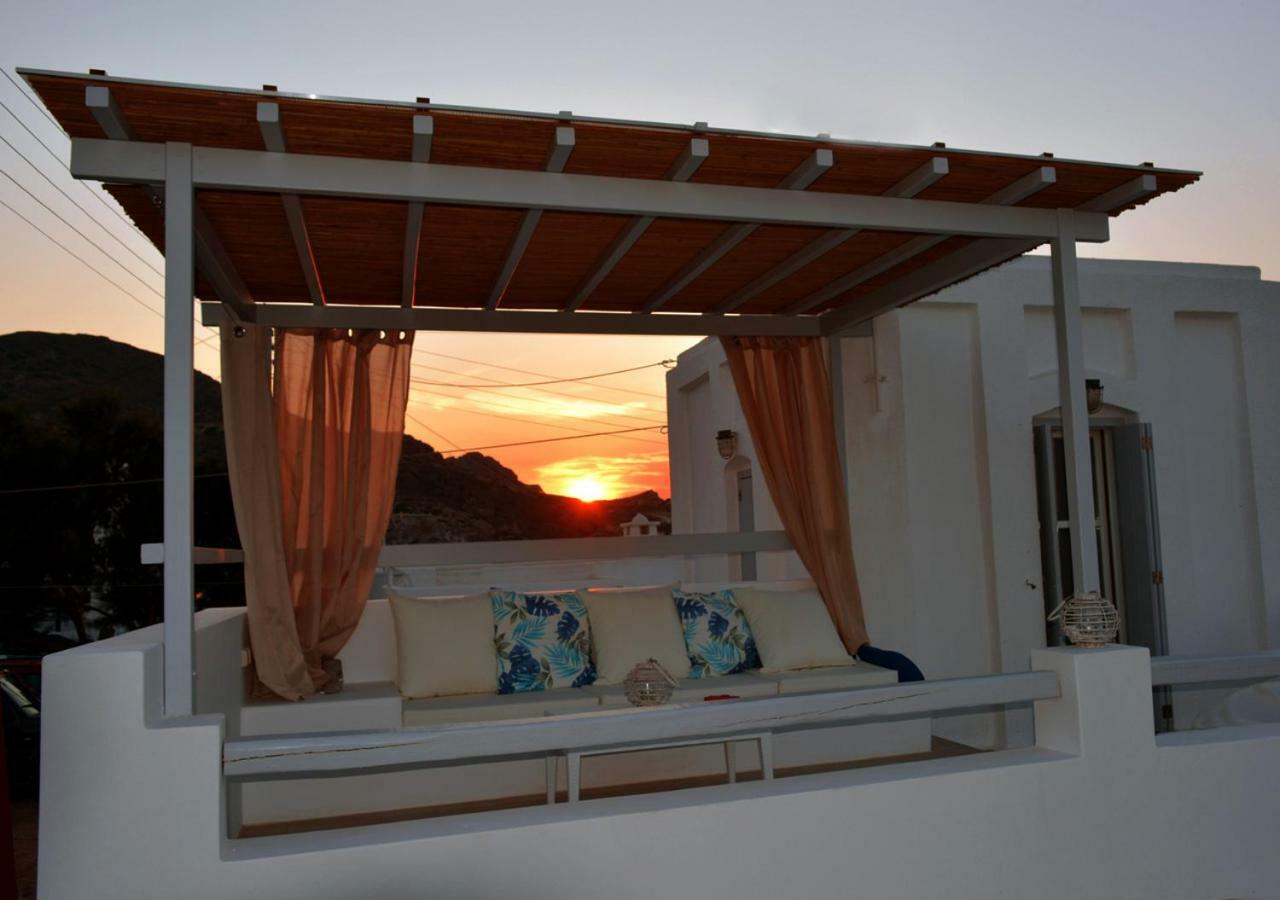 Traditional Waterfront House Mandrakia Extérieur photo